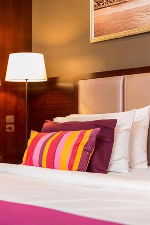 Ratchada Point Hotel