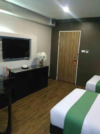 Ratchada Point Hotel