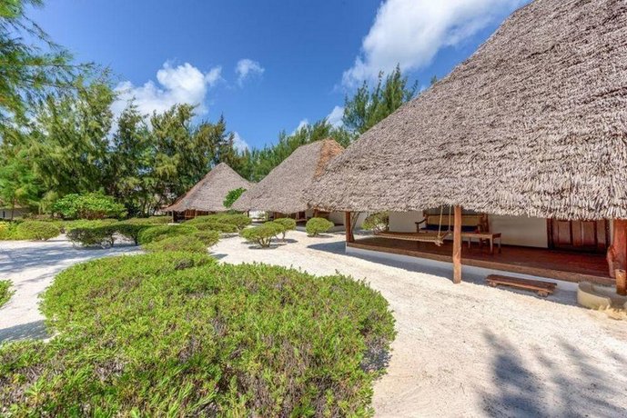 Hakuna Majiwe Beach Lodge 