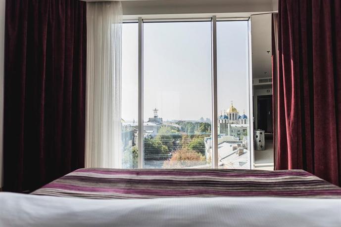 11 Mirrors Design Hotel