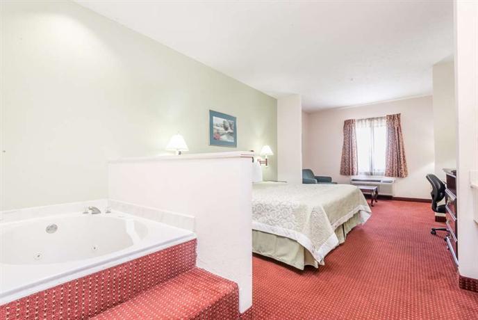 Days Inn by Wyndham Montgomery