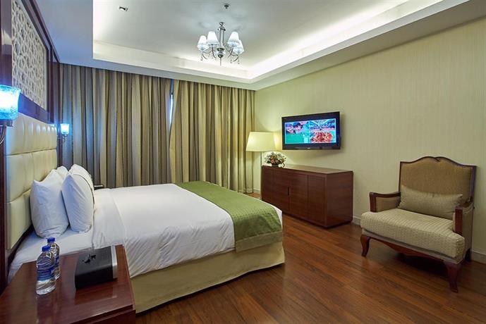 Holiday Inn Cochin Kochi Compare Deals