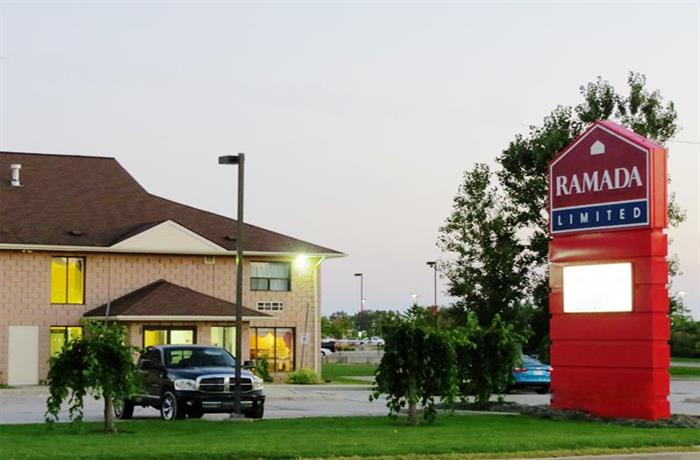 Travelodge by Wyndham Windsor Windsor Airport Canada thumbnail