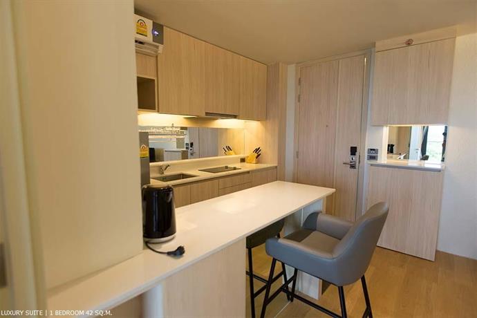 Balcony Seaside Sriracha Hotel & Serviced Apartments
