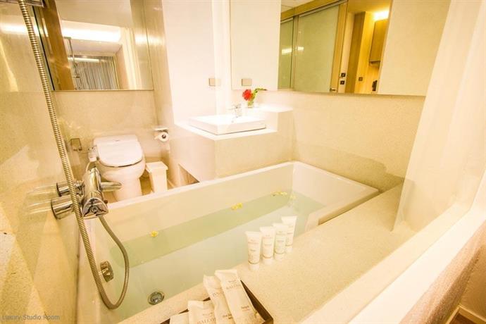 Balcony Seaside Sriracha Hotel & Serviced Apartments