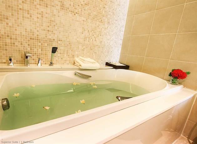Balcony Seaside Sriracha Hotel & Serviced Apartments