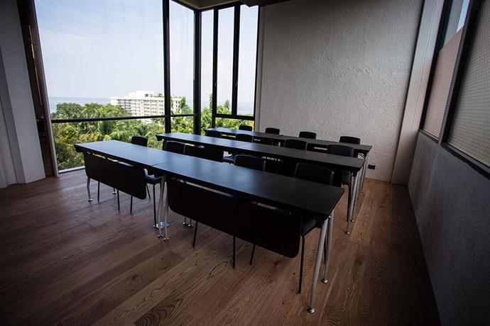 Balcony Seaside Sriracha Hotel & Serviced Apartments