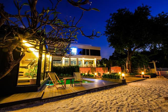 Balcony Seaside Sriracha Hotel & Serviced Apartments
