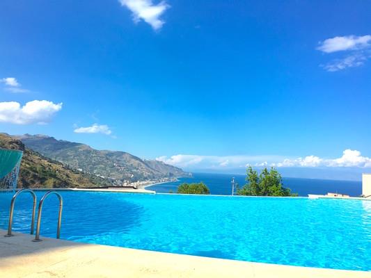 PANORAMIC RESIDENCE with Pool & View