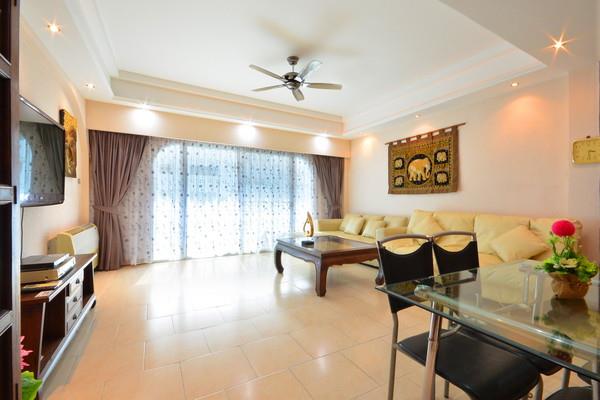 Luxury Condo 2 Bed 100m from beach