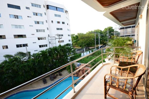 Luxury Condo 2 Bed 100m from beach