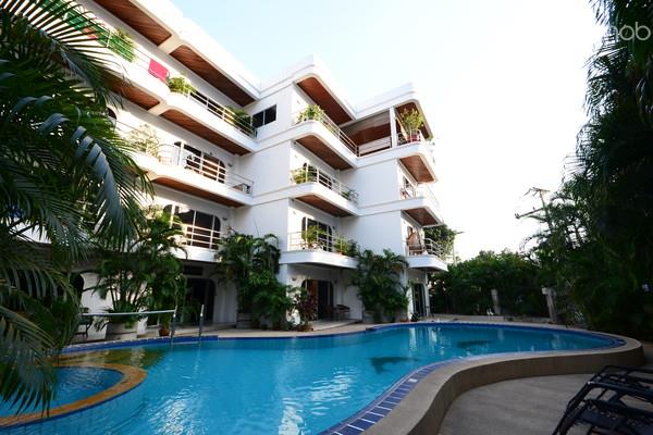 Luxury Condo 2 Bed 100m from beach