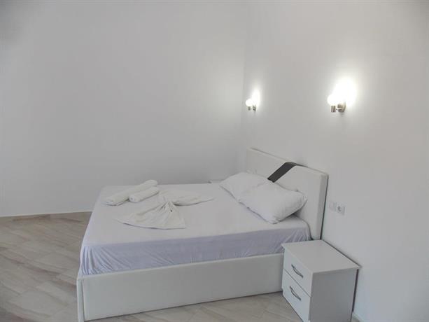 Hotel Chris Sarande