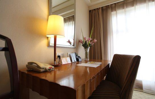 Mayflowers Hotel Wuhan