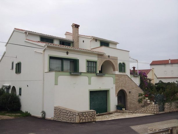 Apartments Kim Novalja