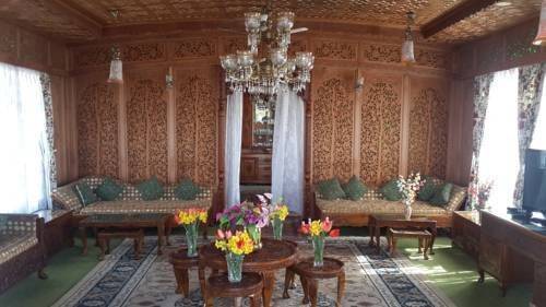 Royal Heritage Houseboats