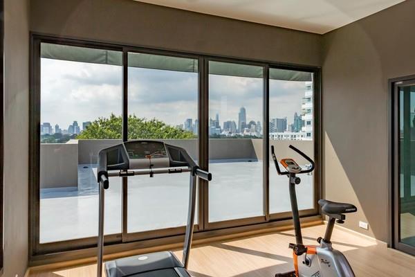 Stylish 2-Bedroom Apartment Soi 16
