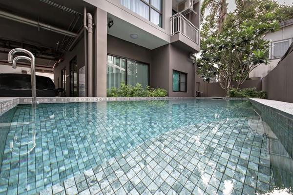 Stylish 2-Bedroom Apartment Soi 16