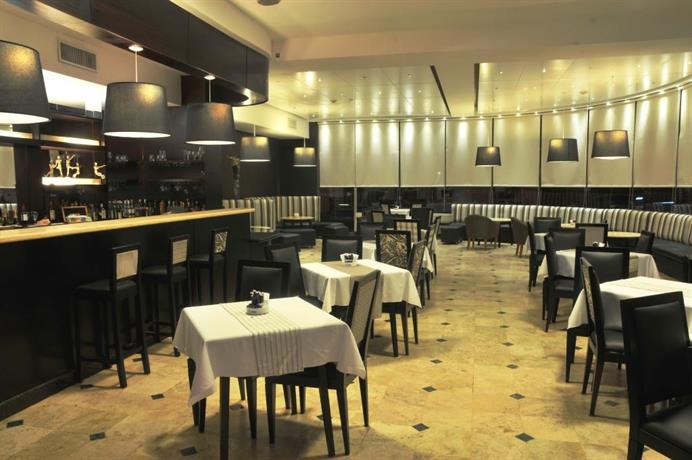 Plaza Real Suites Hotel