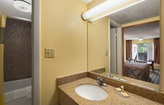Rose Garden Inn & Suites