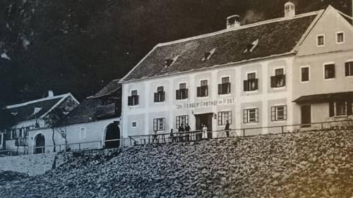 Gasthaus zur Post Schonbuhel-Aggsbach Venus of Willendorf Austria thumbnail