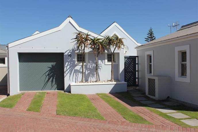 6 Barefootin Self Catering
