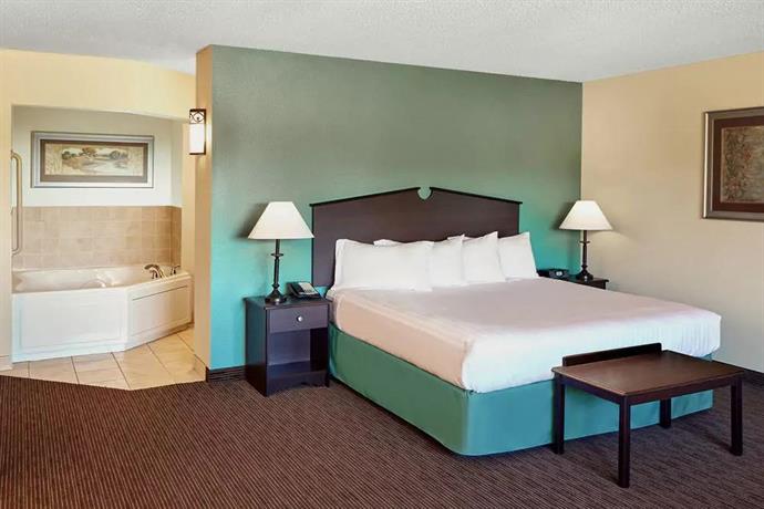 AmericInn by Wyndham Green Bay East