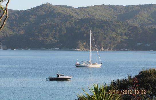 Tipi and Bobs Waterfront Lodge