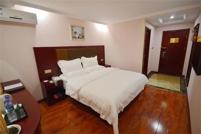 GreenTree Alliance JiangSu NanJing PuKou District ZhongSheng Street WenDe Road Metro Station Hotel