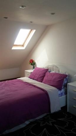 Elegant double bedroom with ensuite Upminster Windmill United Kingdom thumbnail