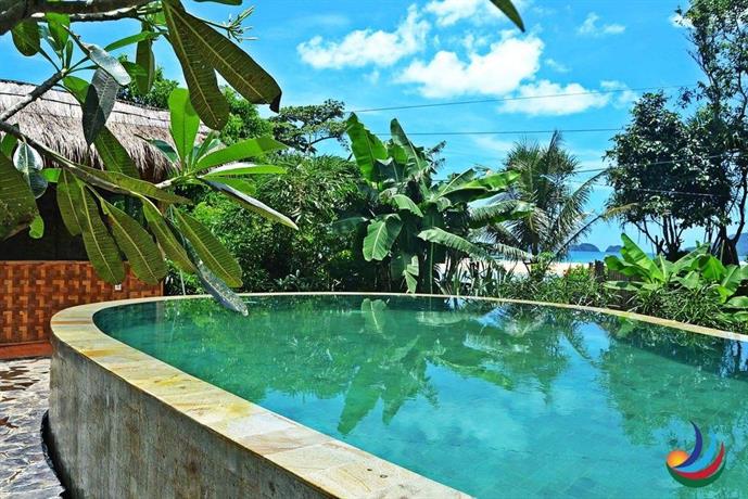 Mojosurf Camp Red Island