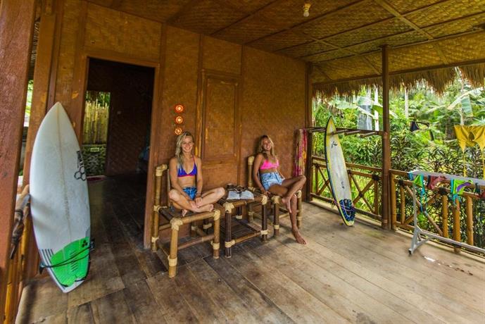 Mojosurf Camp Red Island