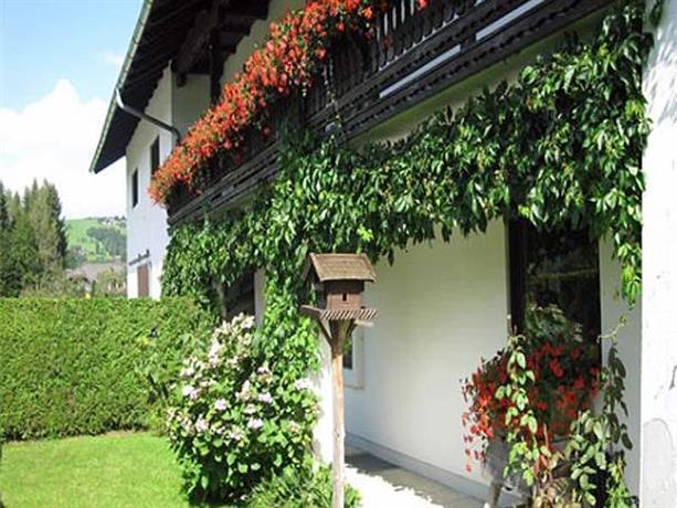 Bauernhaus Moosmann Familie Nussbaumer Neukirchen bei Altmunster Austria thumbnail