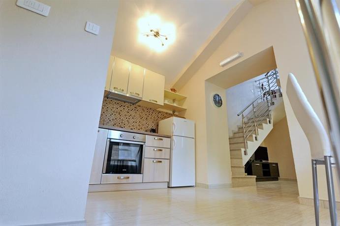 Apartments Ave R