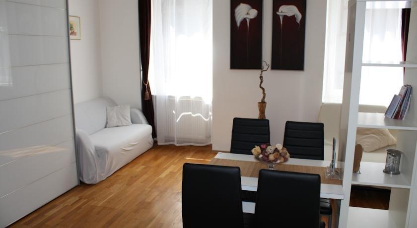 Cosy Central Garden Apartment