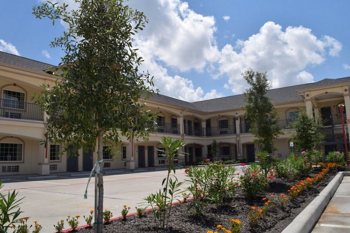 America's Inns & Suites Willowbrook