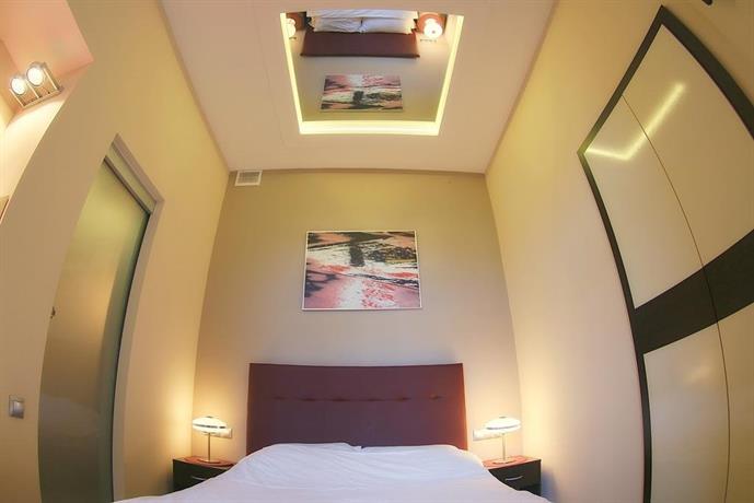 Mirror Studio Apartments