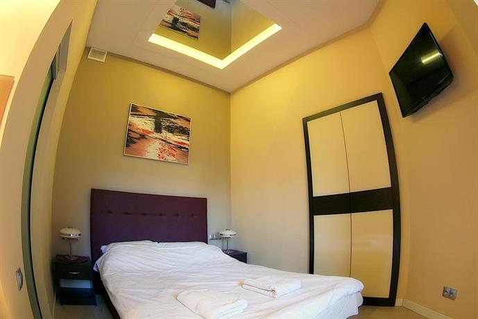 Mirror Studio Apartments