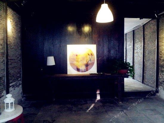 Magazine Cafe & Hotel