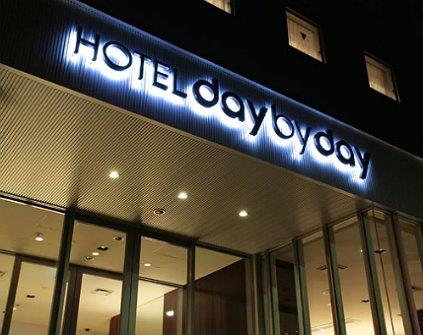 Hotel Day by Day