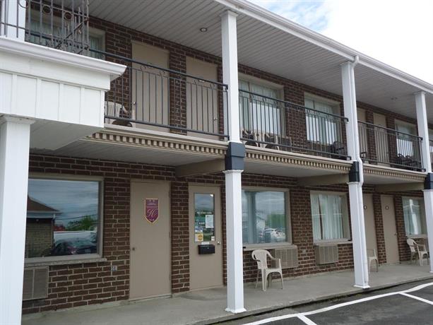 Motel L'Avenue du Pont Alma Airport Canada thumbnail