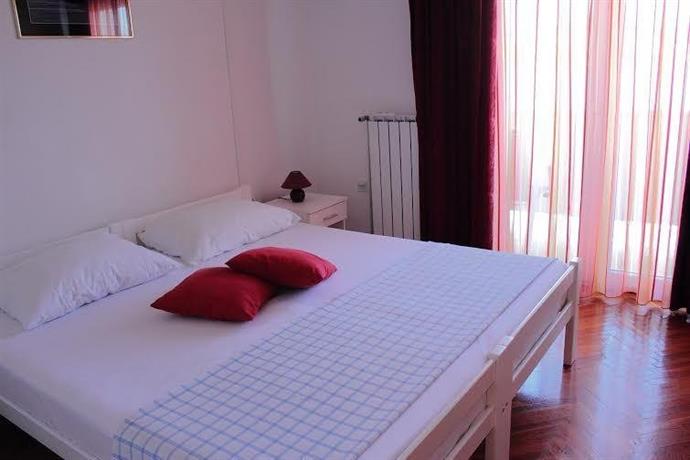 Apartments Sara Tisno
