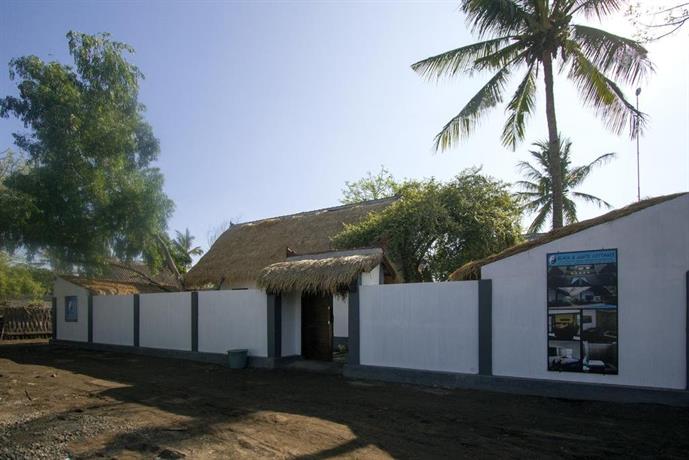 Black & White Cottages