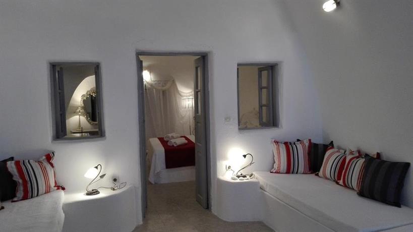 Oia Angle Cavehouse