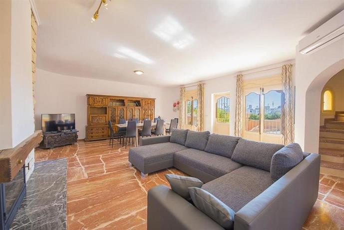 Villa Cronos