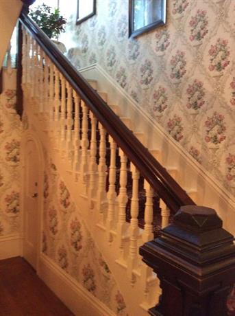 Coach House Inn Salem