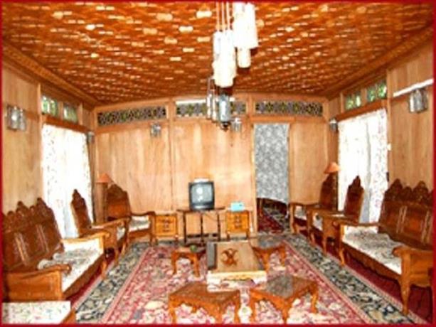 Ashoka Group of Houseboats