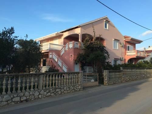 Six-Bedroom Holiday Home in Bibinje