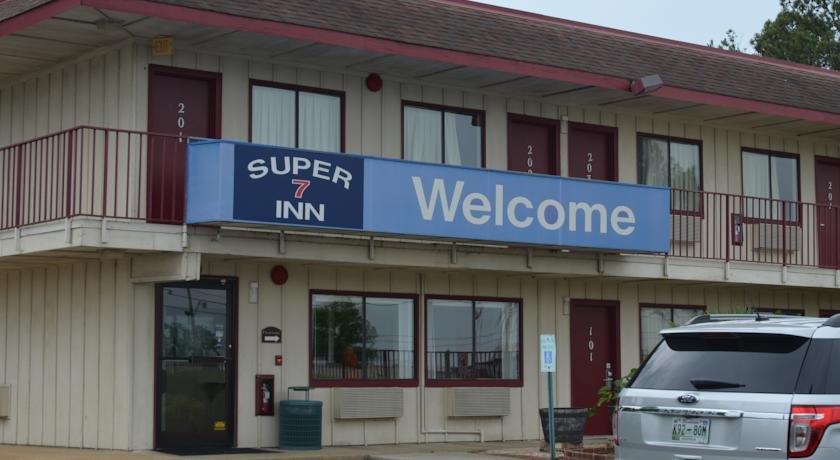Super 7 Inn Memphis