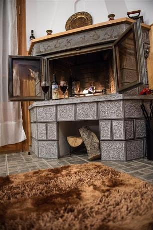 La Petri Studios with Fireplace & View